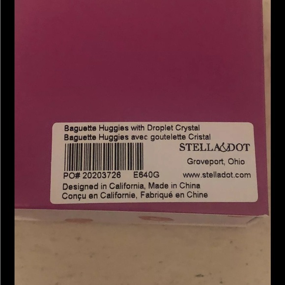 SOLD OUT! STELLA & DOT BAGUETTE HUGGIES DROPLET CRYSTAL EARRINGS NEW IN BOX - Picture 5 of 7